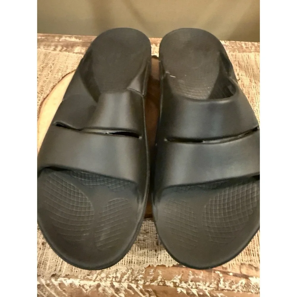 OOFOS Slide Black Lightweight Recovery Footwear on Feet Men's 13 Womens 15 NEW